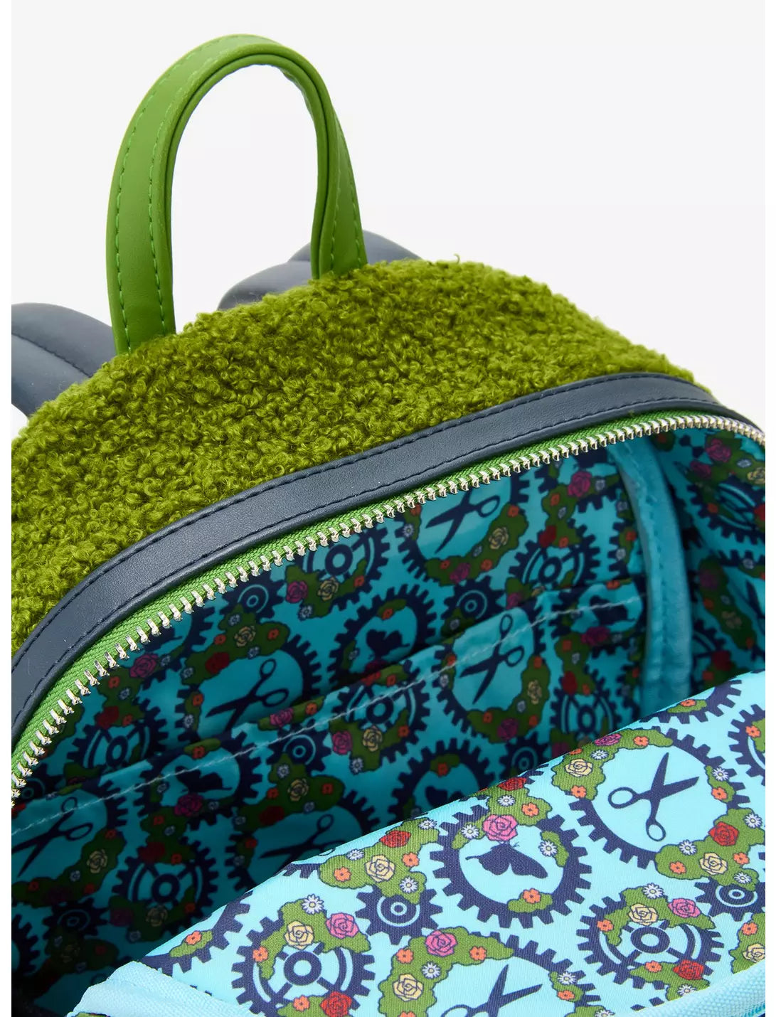 Sac à dos Edward aux mains d'argent -  Décembre 2025